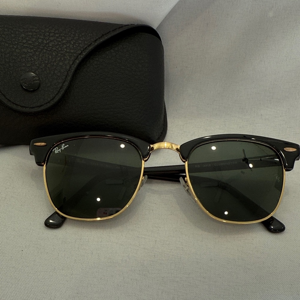 Ray-Ban Classic Black and Gold Sunglasses Clubmaster - READ!